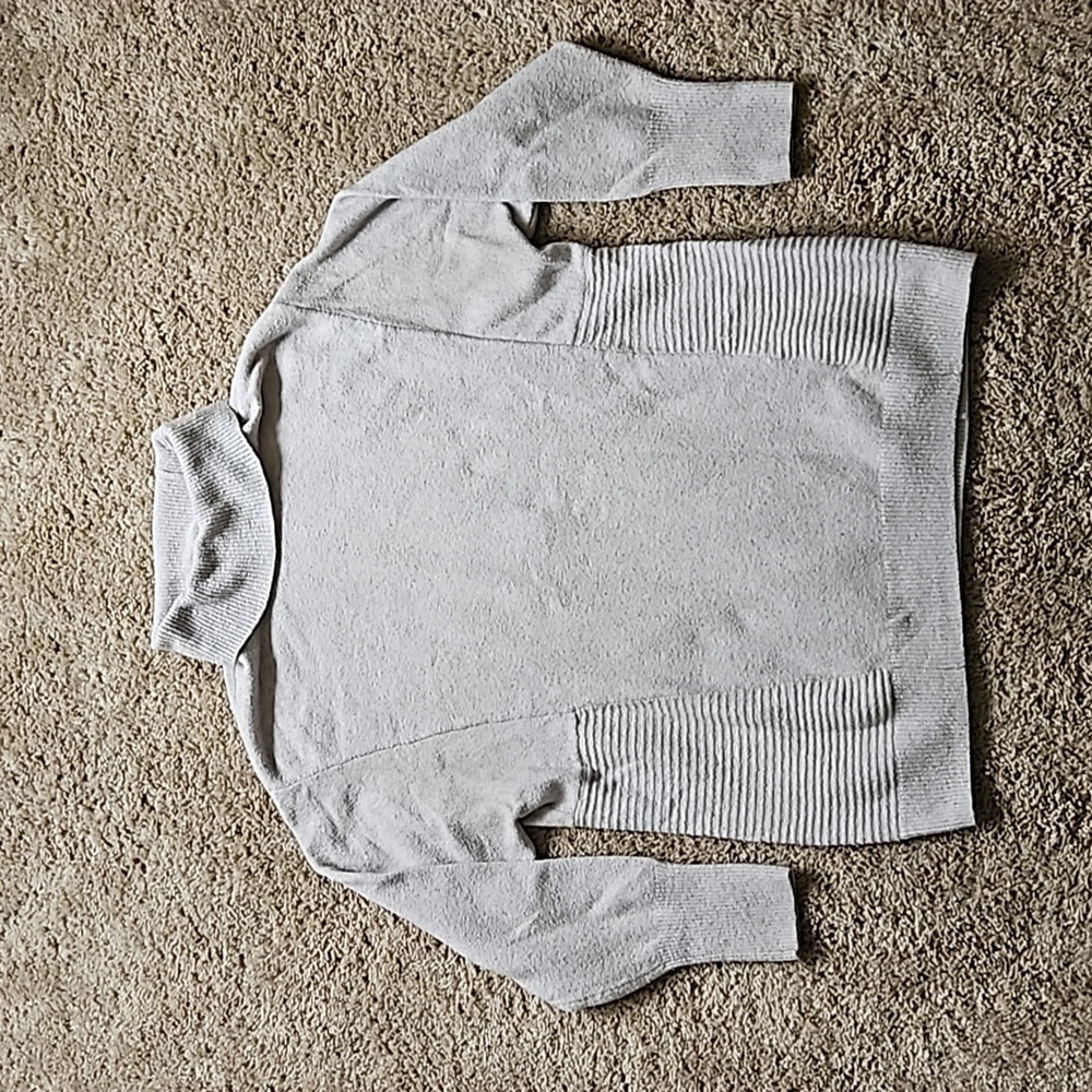 Tahari cream turtleneck sweater, size M
